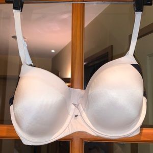 VICTORIA’s SECRET 34DD bra